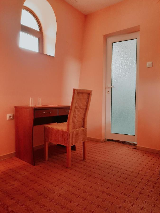 Family Art Hotel Gallery 플레벤 외부 사진