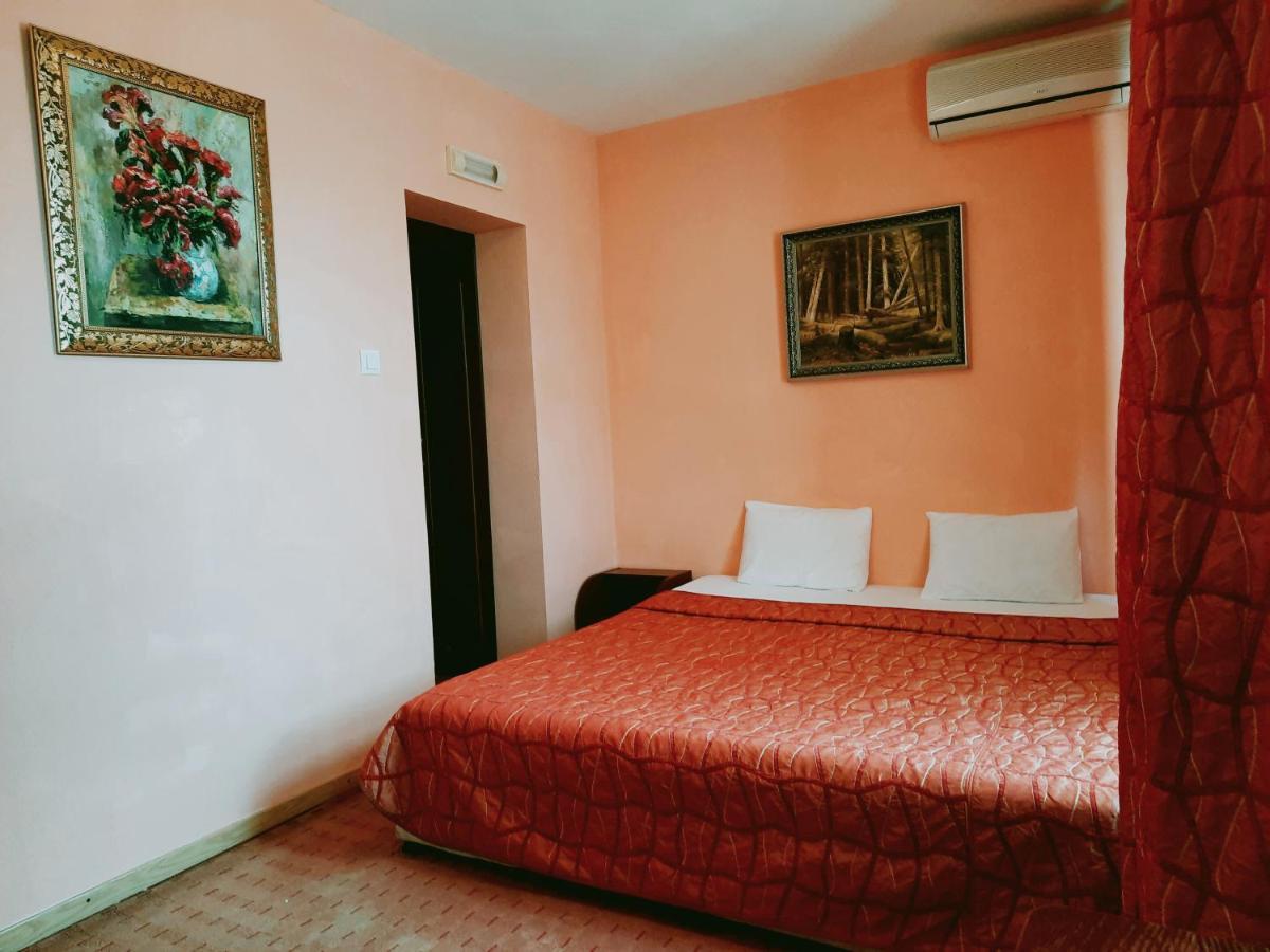 Family Art Hotel Gallery 플레벤 외부 사진
